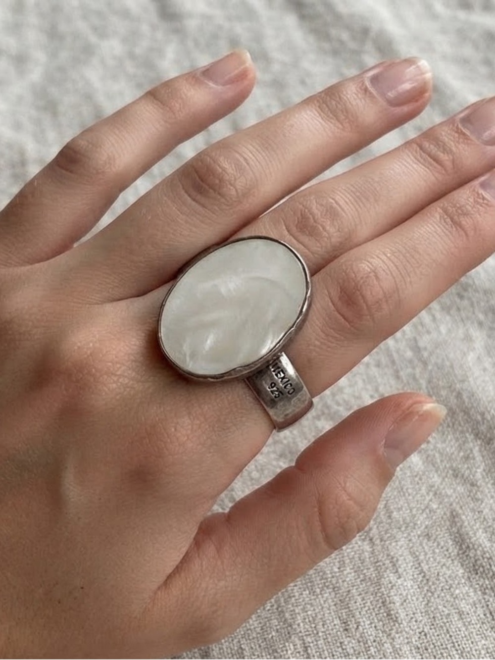 Mother of Pearl Gemstone 925 Sterling Silver Ring Size 6.5